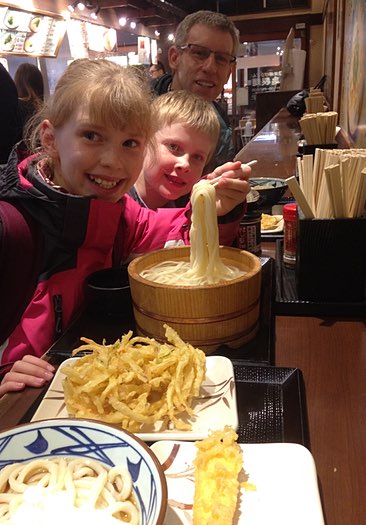 JJJ eating Udon